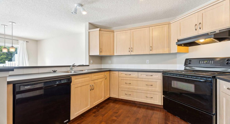 73 Rocky Ridge Heath, Calgary, Alberta T3G 4Z7, 2 Bedroom Bedrooms, 0 ,4 BathroomBathrooms,Residential,For Sale,Rocky Ridge,0,A2283247