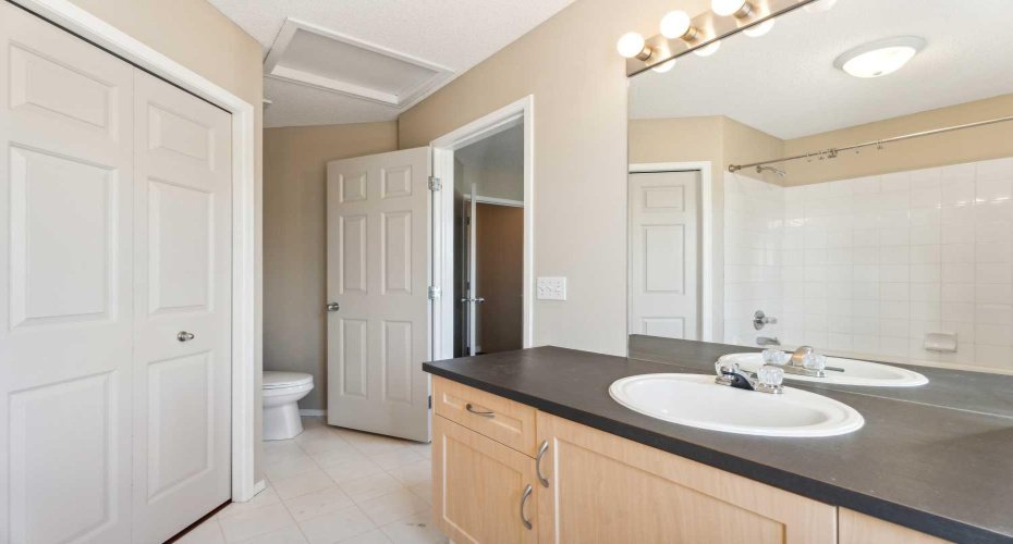 73 Rocky Ridge Heath, Calgary, Alberta T3G 4Z7, 2 Bedroom Bedrooms, 0 ,4 BathroomBathrooms,Residential,For Sale,Rocky Ridge,0,A2283247
