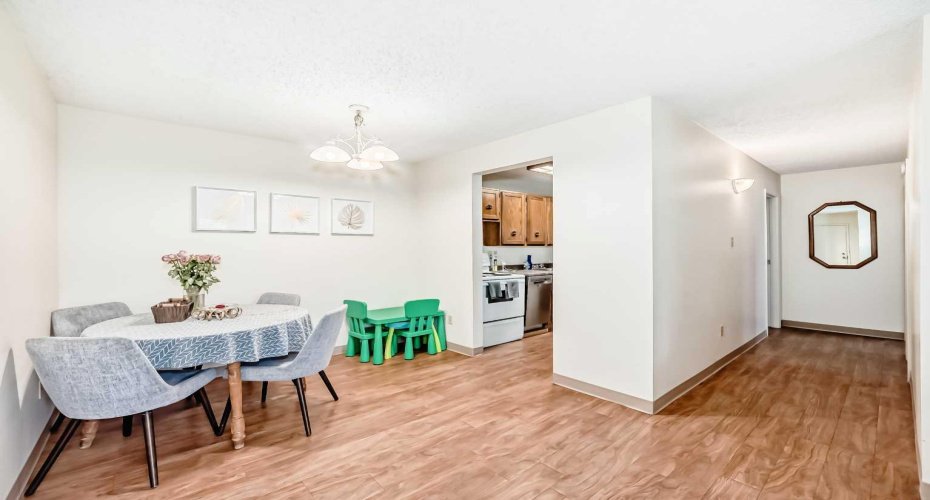 315 Southampton Drive, Calgary, Alberta T2W2T6, 2 Bedroom Bedrooms, 0 ,1 BathroomBathrooms,Residential,For Sale,Southampton,0,A2283285