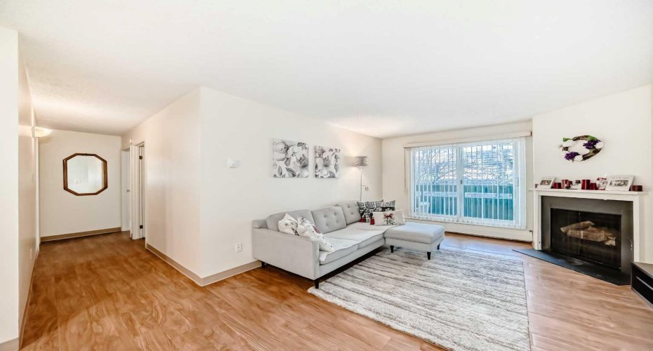 315 Southampton Drive, Calgary, Alberta T2W2T6, 2 Bedroom Bedrooms, 0 ,1 BathroomBathrooms,Residential,For Sale,Southampton,0,A2283285