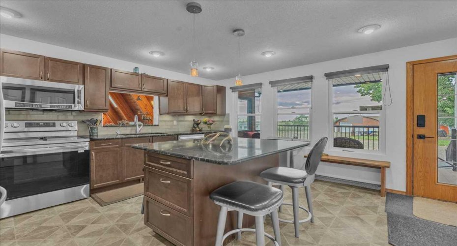 241037 RGE RD 241, Rural Wheatland County, Alberta T1P 2C3, 4 Bedrooms Bedrooms, ,3 BathroomsBathrooms,Residential,For Sale,RGE RD 241,A2283650