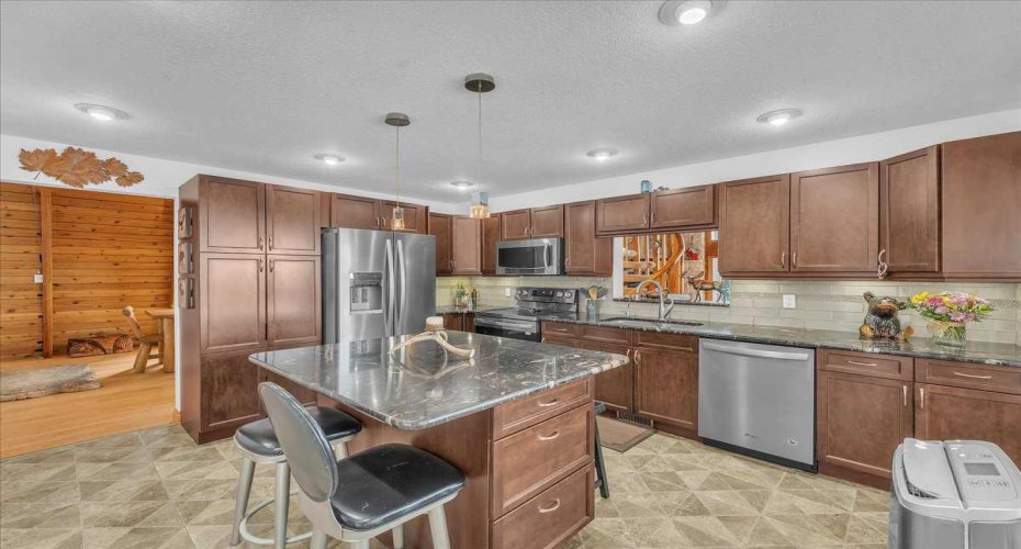 241037 RGE RD 241, Rural Wheatland County, Alberta T1P 2C3, 4 Bedrooms Bedrooms, ,3 BathroomsBathrooms,Residential,For Sale,RGE RD 241,A2283650