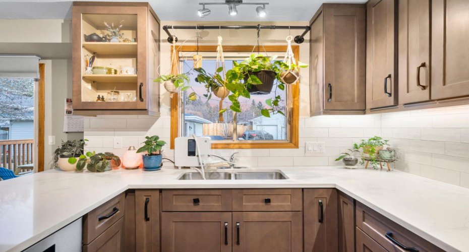 10 Carolina Drive, Cochrane, Alberta T4C 1C2, 3 Bedrooms Bedrooms, ,3 BathroomsBathrooms,Residential,For Sale,Carolina,A2284084