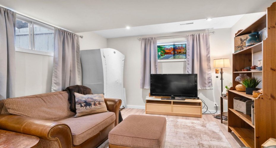 10 Carolina Drive, Cochrane, Alberta T4C 1C2, 3 Bedrooms Bedrooms, ,3 BathroomsBathrooms,Residential,For Sale,Carolina,A2284084