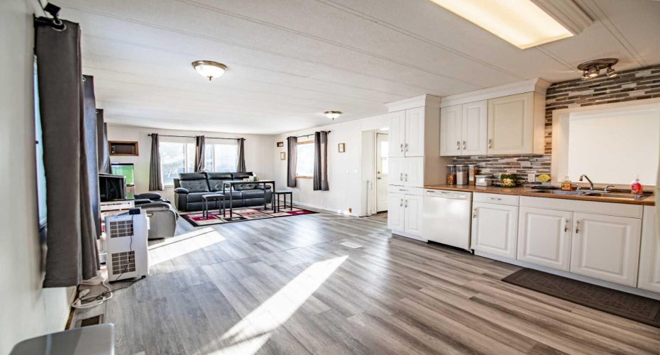 5344 76 Street, Red Deer, Alberta T4P2A6, 3 Bedrooms Bedrooms, ,1 BathroomBathrooms,Mobile,For Sale,76,A2284299