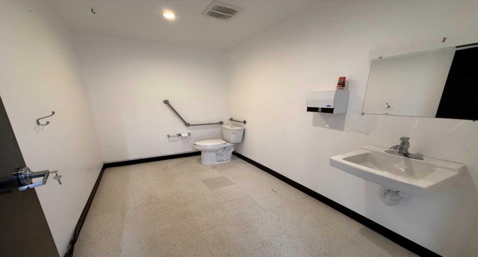 126 Mayor Magrath Drive, Lethbridge, Alberta T1H 3P4, ,Commercial,For Lease,Mayor Magrath,A2284342