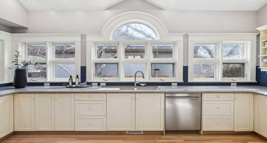 3019 6 Street, Calgary, Alberta T2S 2M1, 5 Bedrooms Bedrooms, ,4 BathroomsBathrooms,Residential,For Sale,6,A2282355