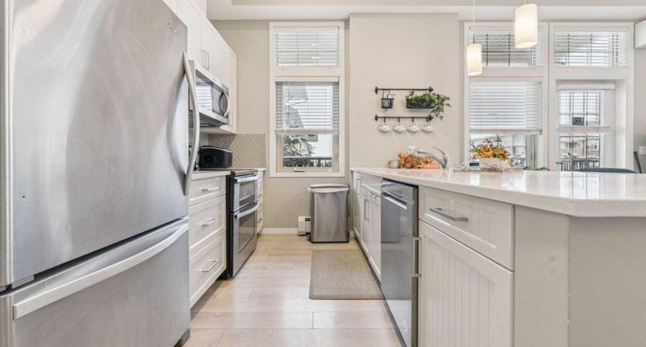 10 Mahogany Mews, Calgary, Alberta T3M 2R1, 2 Bedrooms Bedrooms, ,2 BathroomsBathrooms,Residential,For Sale,Mahogany,A2277684