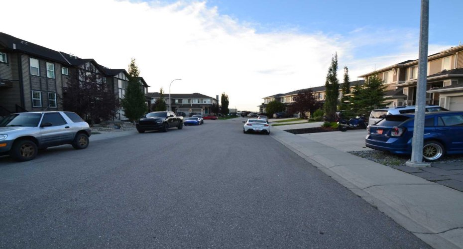613 Hillcrest Road, Airdrie, Alberta T4B 4C8, 3 Bedrooms Bedrooms, ,3 BathroomsBathrooms,Residential,For Sale,Hillcrest,A2284382