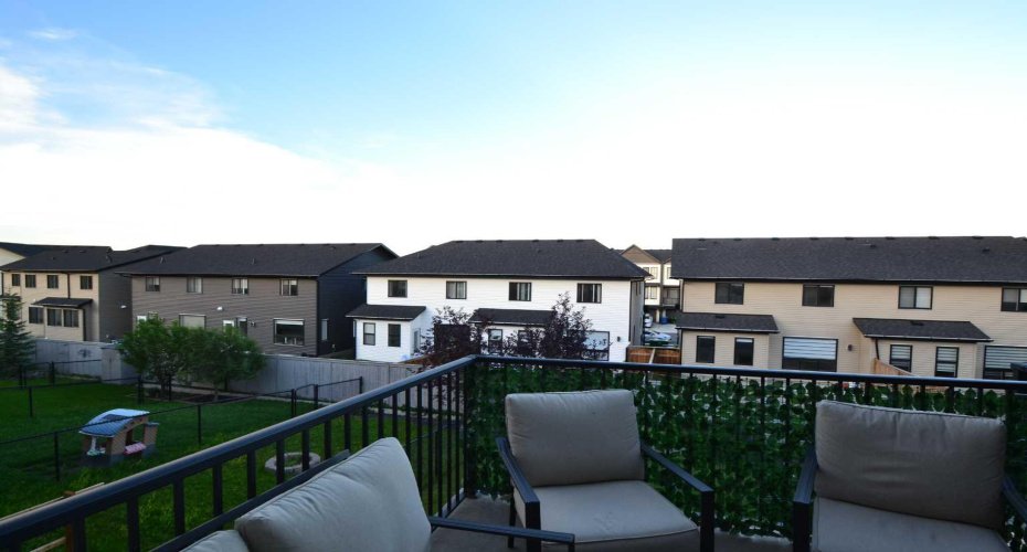 613 Hillcrest Road, Airdrie, Alberta T4B 4C8, 3 Bedrooms Bedrooms, ,3 BathroomsBathrooms,Residential,For Sale,Hillcrest,A2284382