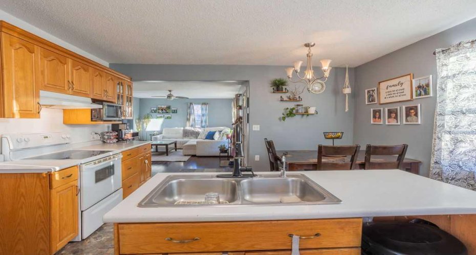 Kitchen/Dining Rm
