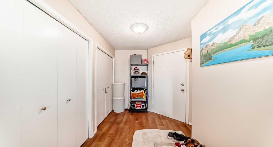 6224 17 Avenue, Calgary, Alberta T2A 7X8, 1 Bedroom Bedrooms, ,1 BathroomBathrooms,Residential,For Sale,17,A2284728