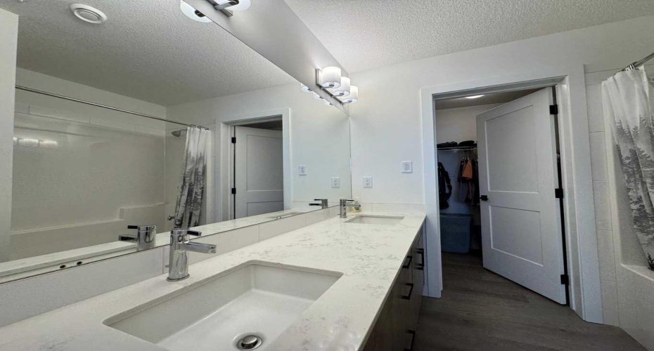 55 Lucas Way, Calgary, Alberta T3P 2C7, 2 Bedrooms Bedrooms, ,2 BathroomsBathrooms,Residential,For Sale,Lucas,A2283088