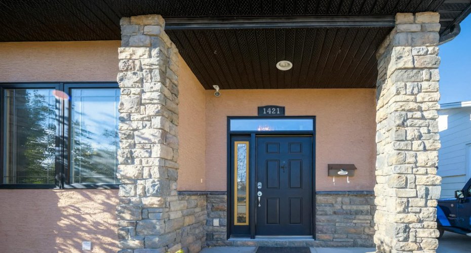 1421 40 Street, Calgary, Alberta T3C 1W8, 4 Bedrooms Bedrooms, ,4 BathroomsBathrooms,Residential,For Sale,40,A2282999
