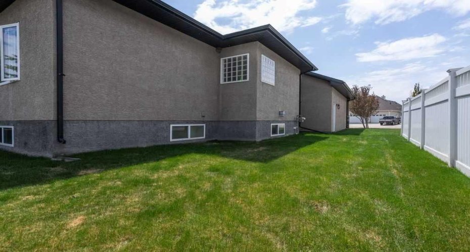 3804 69A Street Close, Camrose, Alberta T4V 5A8, 5 Bedrooms Bedrooms, ,3 BathroomsBathrooms,Residential,For Sale,69A,A2284808
