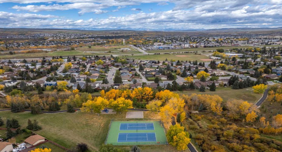 525 River Heights Drive, Cochrane, Alberta T4C 3E4, 3 Bedrooms Bedrooms, ,3 BathroomsBathrooms,Residential,For Sale,River Heights,A2282375