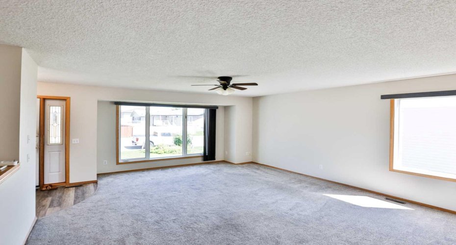 105 Aspen Way, Vulcan, Alberta T0L 2B0, 5 Bedrooms Bedrooms, ,3 BathroomsBathrooms,Residential,For Sale,Aspen,A2279104