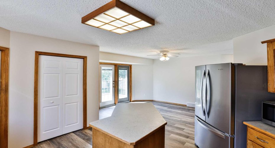 105 Aspen Way, Vulcan, Alberta T0L 2B0, 5 Bedrooms Bedrooms, ,3 BathroomsBathrooms,Residential,For Sale,Aspen,A2279104