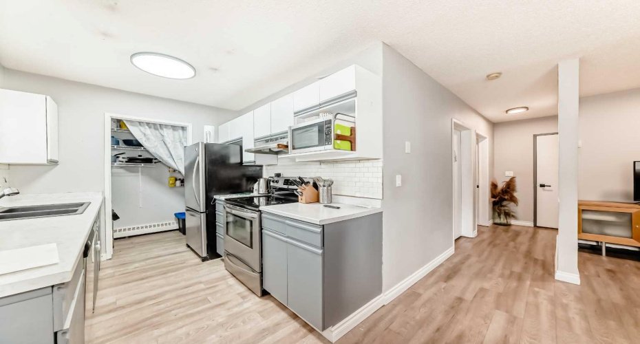 2508 17 Street, Calgary, Alberta T2T 4M8, 2 Bedrooms Bedrooms, ,1 BathroomBathrooms,Residential,For Sale,17,A2284727