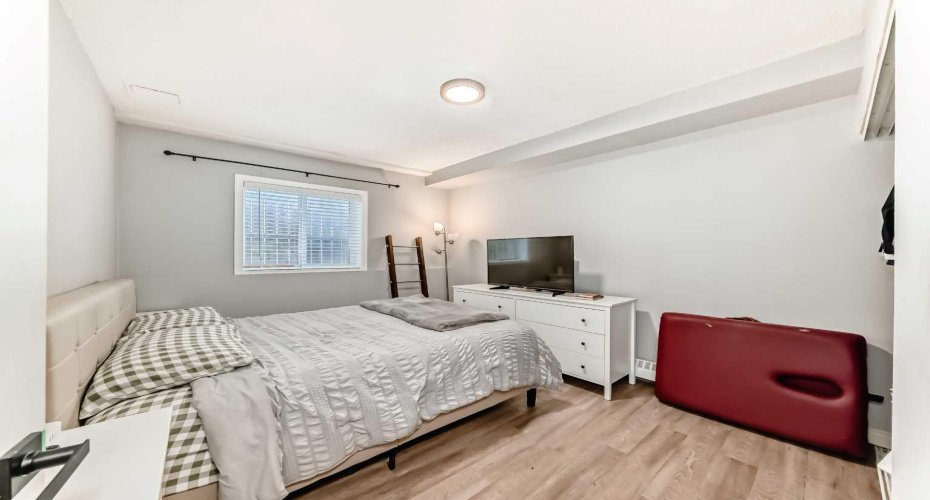 2508 17 Street, Calgary, Alberta T2T 4M8, 2 Bedrooms Bedrooms, ,1 BathroomBathrooms,Residential,For Sale,17,A2284727