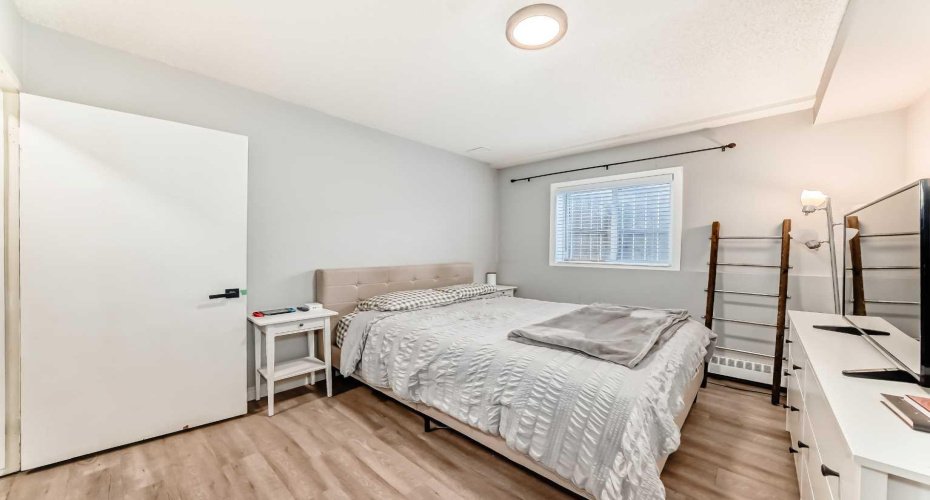 2508 17 Street, Calgary, Alberta T2T 4M8, 2 Bedrooms Bedrooms, ,1 BathroomBathrooms,Residential,For Sale,17,A2284727