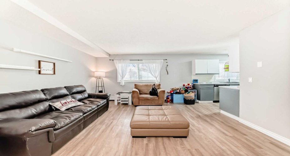 2508 17 Street, Calgary, Alberta T2T 4M8, 2 Bedrooms Bedrooms, ,1 BathroomBathrooms,Residential,For Sale,17,A2284727