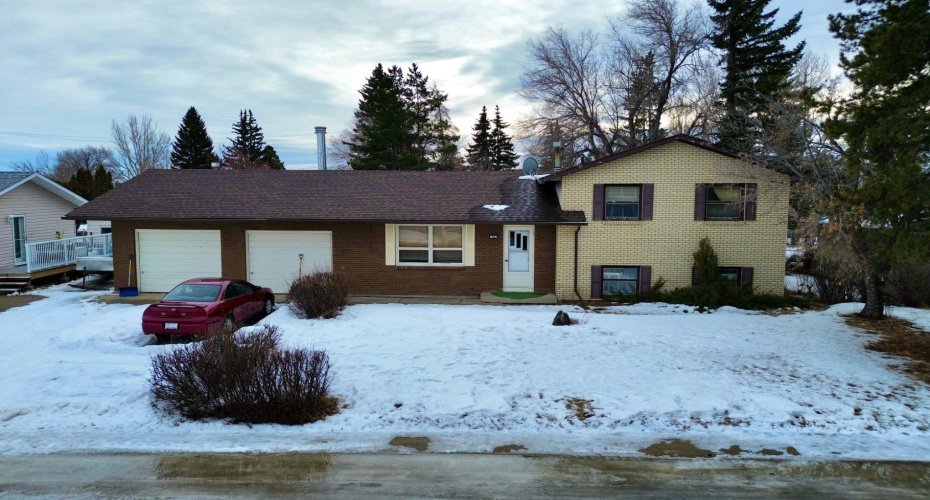 607 7 Avenue, Hanna, Alberta T0J 1P0, 4 Bedrooms Bedrooms, ,2 BathroomsBathrooms,Residential,For Sale,7,A2284873