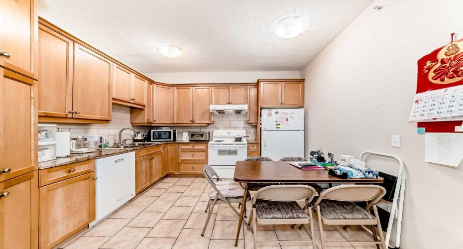 1507 Centre A Street, Calgary, Alberta T3K 2Z8, 2 Bedrooms Bedrooms, ,2 BathroomsBathrooms,Residential,For Sale,Centre A,A2284903
