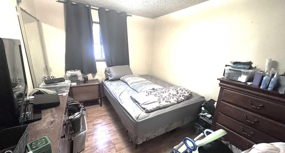 6503 33 Avenue, Calgary, Alberta T3B 1K9, 1 Bedroom Bedrooms, ,1 BathroomBathrooms,Residential,For Sale,33,A2284959