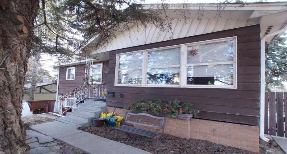 6503 33 Avenue, Calgary, Alberta T3B 1K9, 1 Bedroom Bedrooms, ,1 BathroomBathrooms,Residential,For Sale,33,A2284959