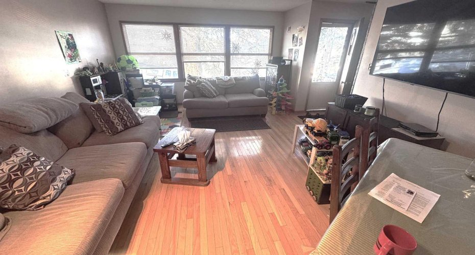 6503 33 Avenue, Calgary, Alberta T3B 1K9, 1 Bedroom Bedrooms, ,1 BathroomBathrooms,Residential,For Sale,33,A2284959