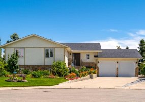 906 11 Street, High River, Alberta T1V 1L2, 4 Bedrooms Bedrooms, ,3 BathroomsBathrooms,Residential,For Sale,11,A2242723 906 11 Street, High River, Alberta T1V 1L2, 4 Bedrooms Bedrooms, ,3 BathroomsBathrooms,Residential,For Sale,11,A2242723