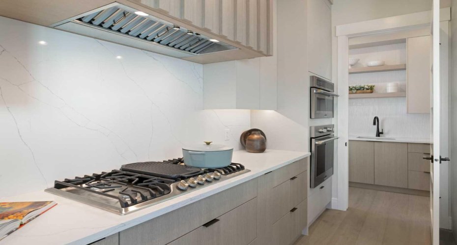 232 West Chestermere Drive, Chestermere, Alberta T1X 1B2, 7 Bedrooms Bedrooms, ,5 BathroomsBathrooms,Residential,For Sale,West Chestermere,A2285107