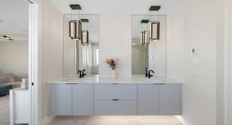 232 West Chestermere Drive, Chestermere, Alberta T1X 1B2, 7 Bedrooms Bedrooms, ,5 BathroomsBathrooms,Residential,For Sale,West Chestermere,A2285107