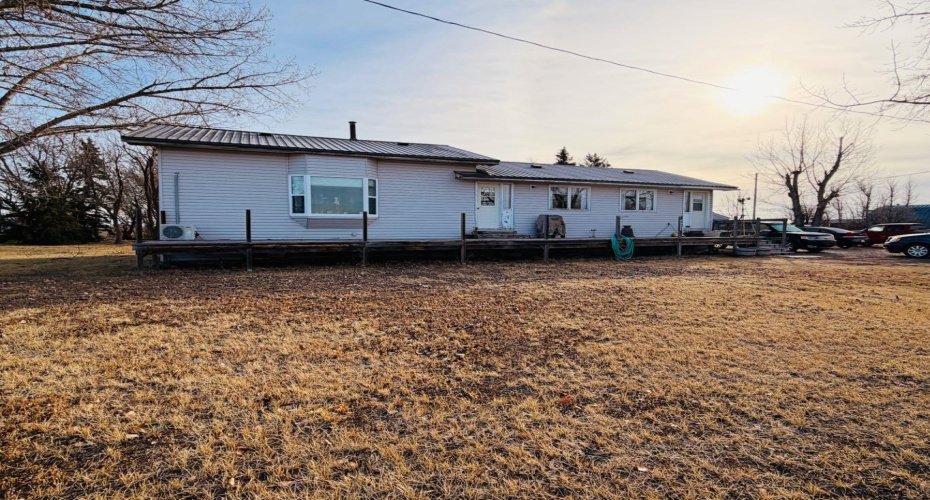 421 Retzke Street, Enchant, Alberta T0K 0V0, 5 Bedrooms Bedrooms, ,3 BathroomsBathrooms,Residential,For Sale,Retzke,A2285117
