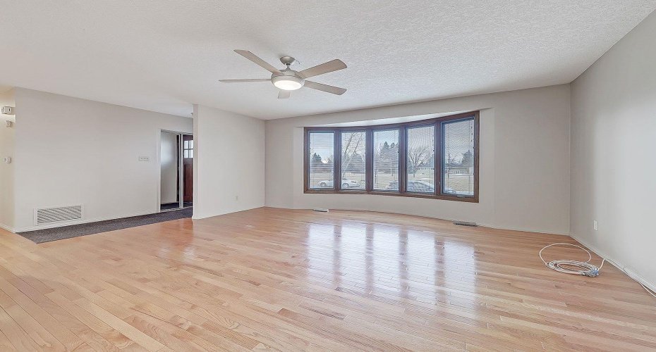 44 Granlea Place, Calgary, Alberta T3E4K2, 5 Bedrooms Bedrooms, ,3 BathroomsBathrooms,Residential,For Sale,Granlea,A2285137