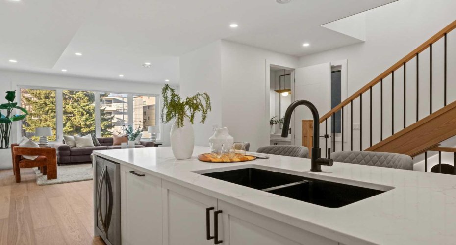 Kitchen sink in island