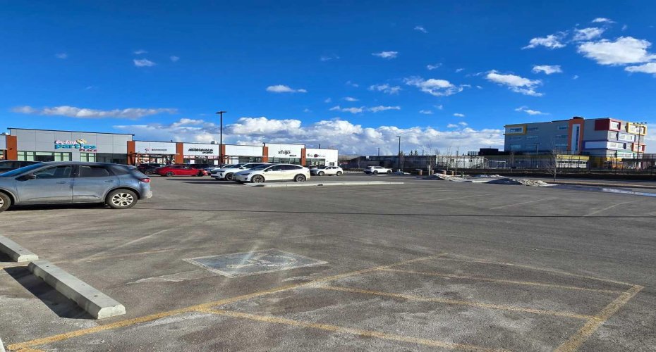 2 Royal Vista Link, Calgary, Alberta T3R 1T9, ,Commercial,For Lease,Royal Vista,A2285326