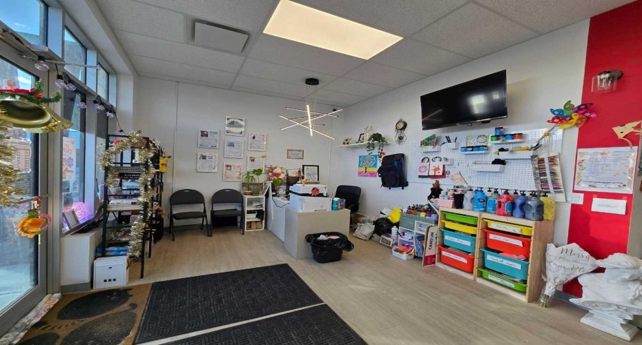 2 Royal Vista Link, Calgary, Alberta T3R 1T9, ,Commercial,For Lease,Royal Vista,A2285326