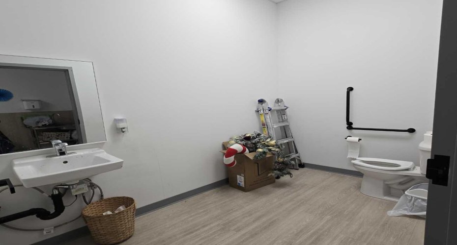 2 Royal Vista Link, Calgary, Alberta T3R 1T9, ,Commercial,For Lease,Royal Vista,A2285326