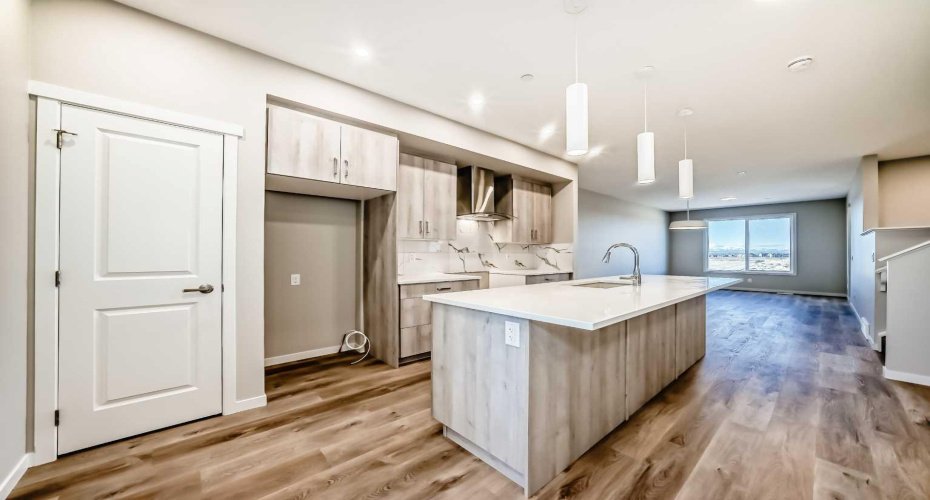 17 Hotchkiss Road, Calgary, Alberta T3S 0T8, 3 Bedrooms Bedrooms, ,3 BathroomsBathrooms,Residential,For Sale,Hotchkiss,A2285060