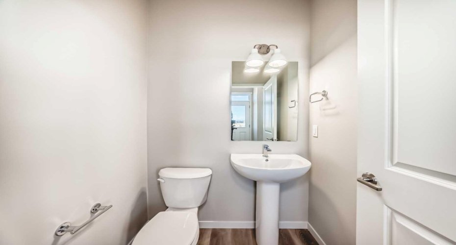 17 Hotchkiss Road, Calgary, Alberta T3S 0T8, 3 Bedrooms Bedrooms, ,3 BathroomsBathrooms,Residential,For Sale,Hotchkiss,A2285060