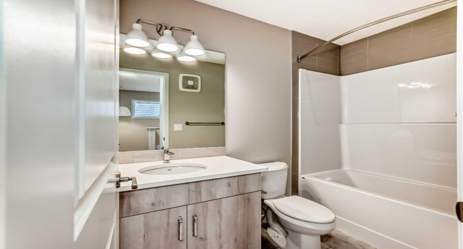 17 Hotchkiss Road, Calgary, Alberta T3S 0T8, 3 Bedrooms Bedrooms, ,3 BathroomsBathrooms,Residential,For Sale,Hotchkiss,A2285060