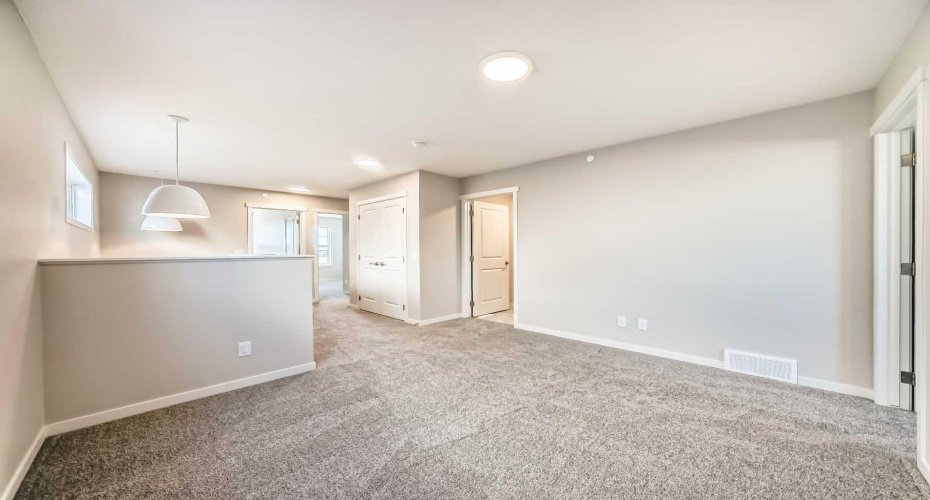 17 Hotchkiss Road, Calgary, Alberta T3S 0T8, 3 Bedrooms Bedrooms, ,3 BathroomsBathrooms,Residential,For Sale,Hotchkiss,A2285060