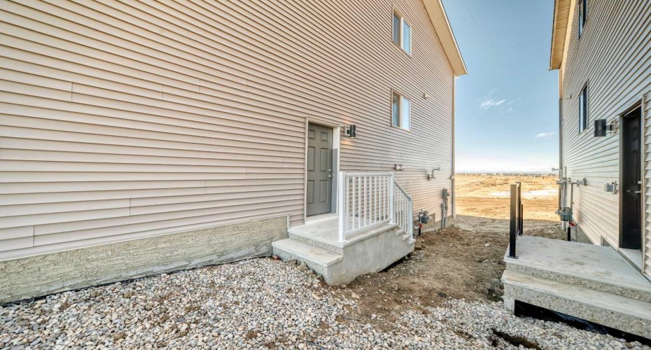 17 Hotchkiss Road, Calgary, Alberta T3S 0T8, 3 Bedrooms Bedrooms, ,3 BathroomsBathrooms,Residential,For Sale,Hotchkiss,A2285060