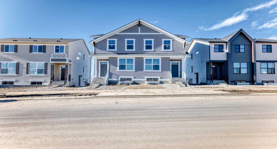 17 Hotchkiss Road, Calgary, Alberta T3S 0T8, 3 Bedrooms Bedrooms, ,3 BathroomsBathrooms,Residential,For Sale,Hotchkiss,A2285060