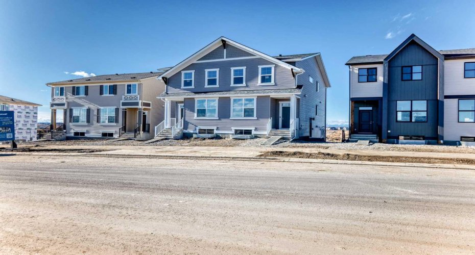 17 Hotchkiss Road, Calgary, Alberta T3S 0T8, 3 Bedrooms Bedrooms, ,3 BathroomsBathrooms,Residential,For Sale,Hotchkiss,A2285060