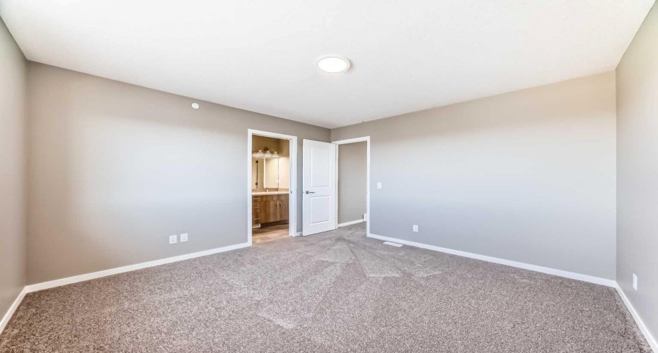 21 Hotchkiss Road, Calgary, Alberta T3S 0T8, 3 Bedrooms Bedrooms, ,3 BathroomsBathrooms,Residential,For Sale,Hotchkiss,A2285215