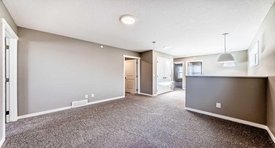 21 Hotchkiss Road, Calgary, Alberta T3S 0T8, 3 Bedrooms Bedrooms, ,3 BathroomsBathrooms,Residential,For Sale,Hotchkiss,A2285215