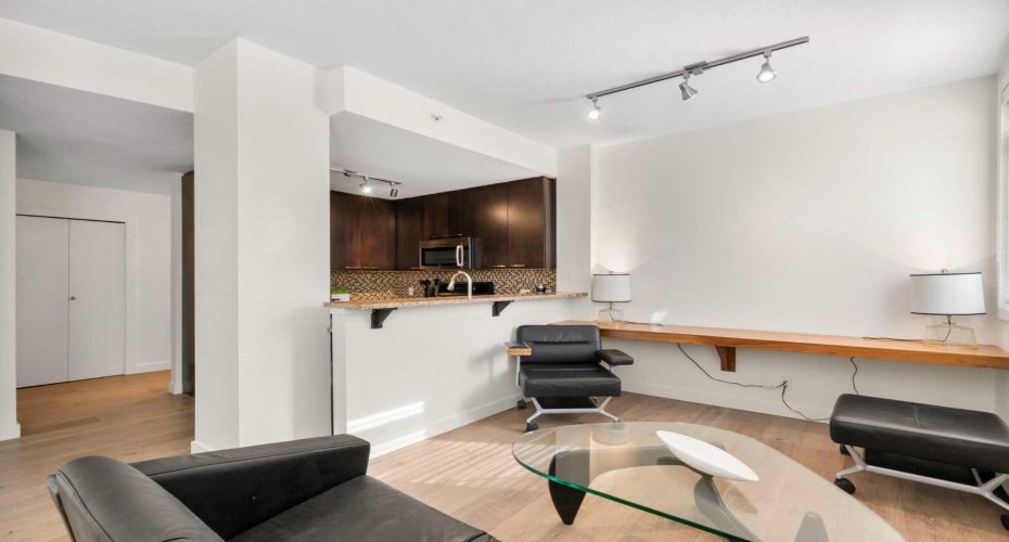 333 22 Avenue, Calgary, Alberta T2S 0H3, 1 Bedroom Bedrooms, ,1 BathroomBathrooms,Residential,For Sale,22,A2285295